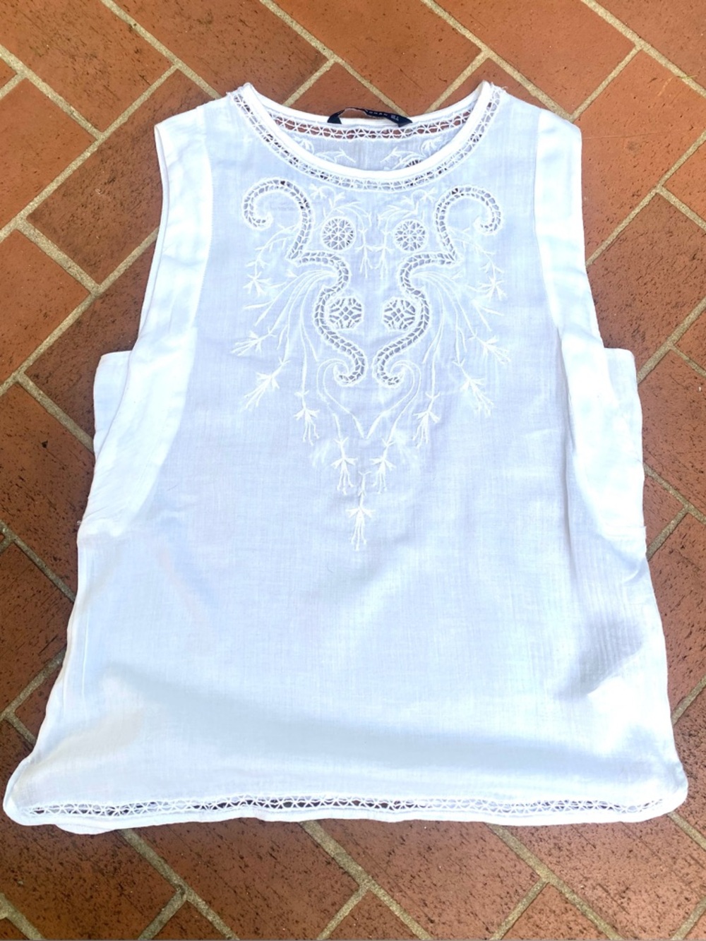 ZARA Delicate Feminine White Lacey Sleeveless TOP Size Small